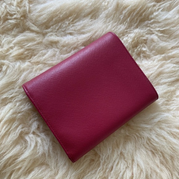 🦋Prada🦋 Saffiano Leather Wallet - Picture 2 of 16